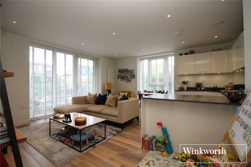 Additional image 5 of 2 bed flat for saleStation Road, Borehamwood, Hertfordshire WD6
