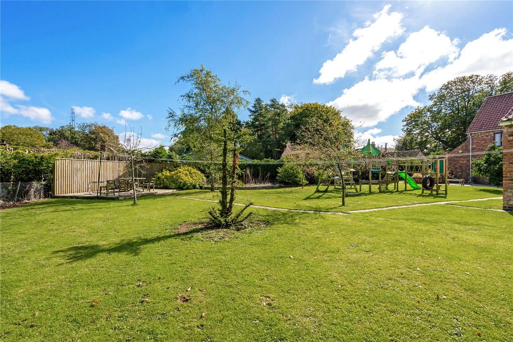 Property photo 3 of 19 Garden