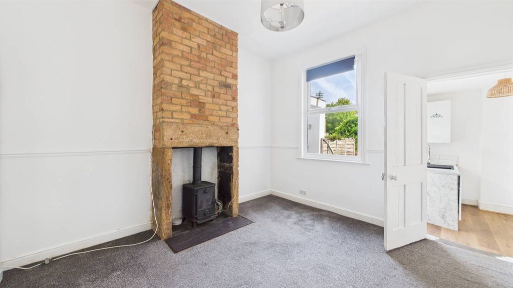 Property photo 3 of 12 18918710