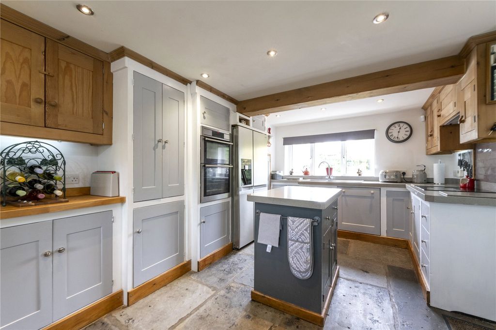 Property photo 2 of 30 Picture No. 28