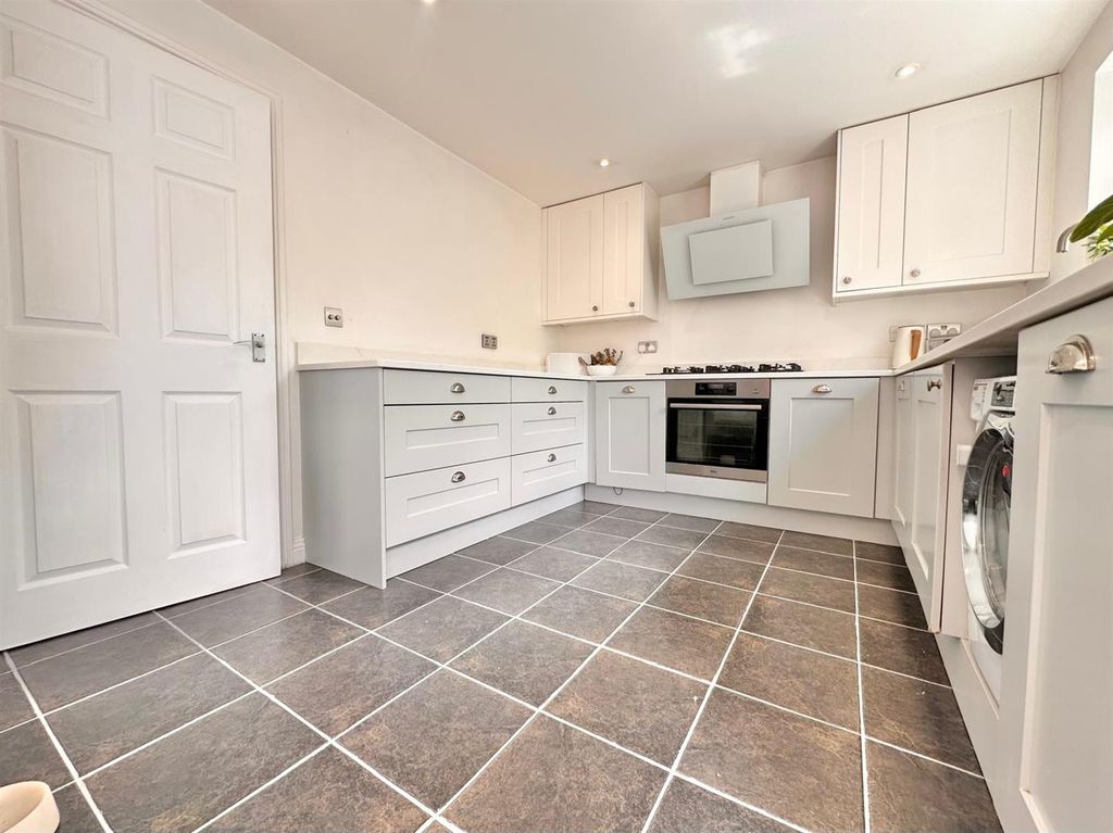 Property photo 1 of 18 Kitchen