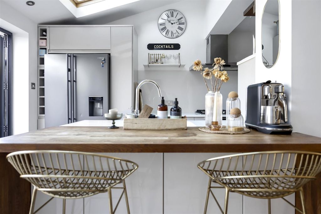 Property photo 2 of 22 Kitchen