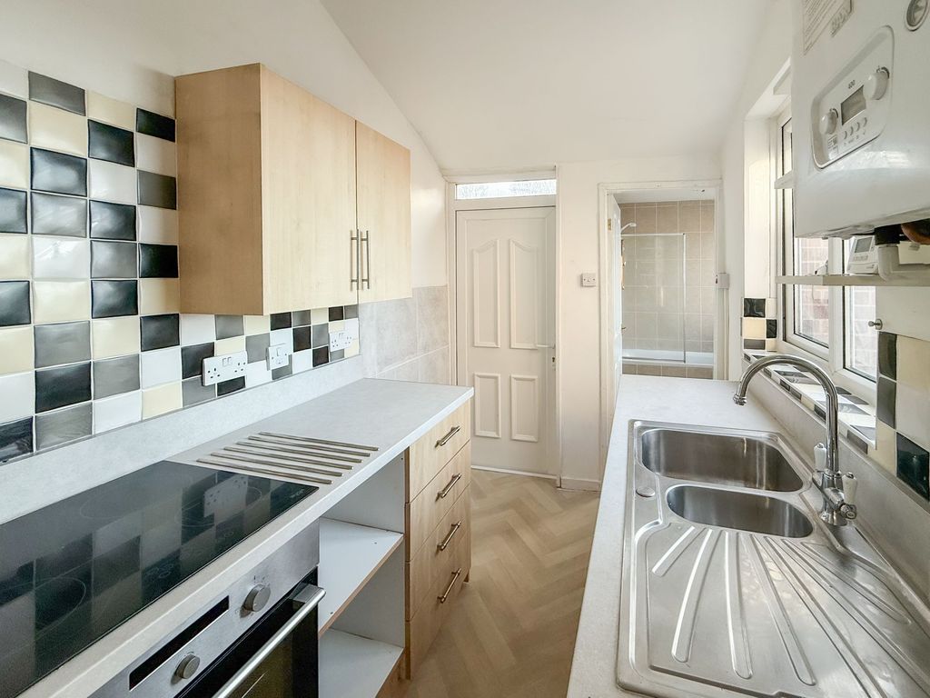 Property photo 2 of 8 Kitchen