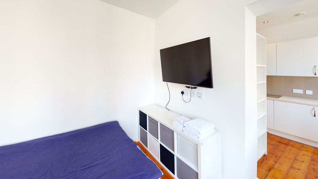 Property photo 3 of 4 Studio Room