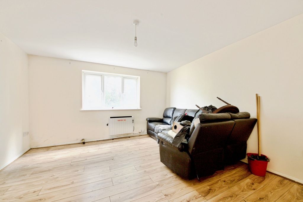 Property photo 2 of 16 Photo