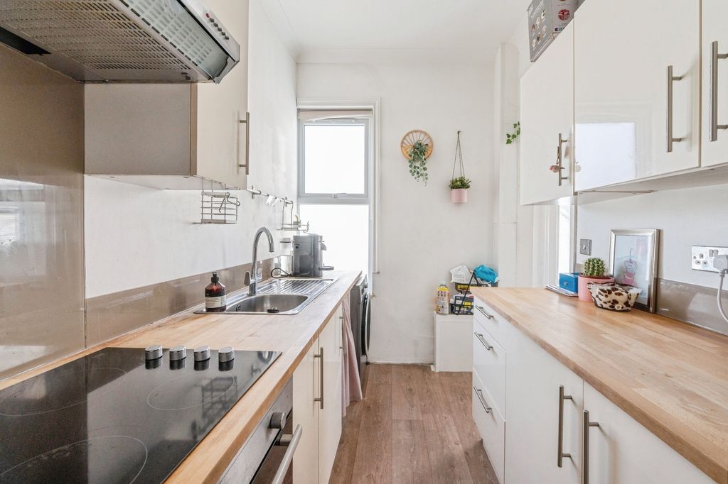 Property photo 3 of 9 Pbox-Img.Jpg