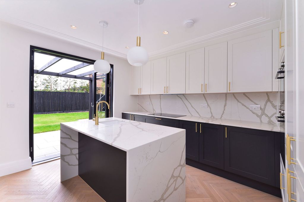 Property photo 3 of 21 Photo 10