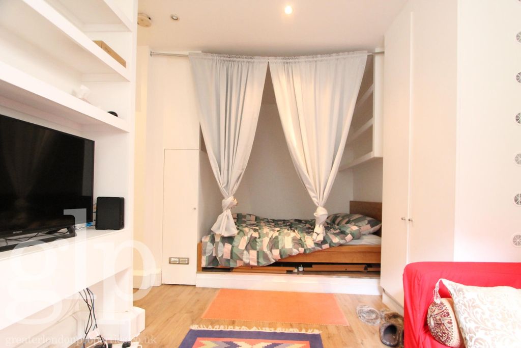 Property photo 3 of 10 2581603