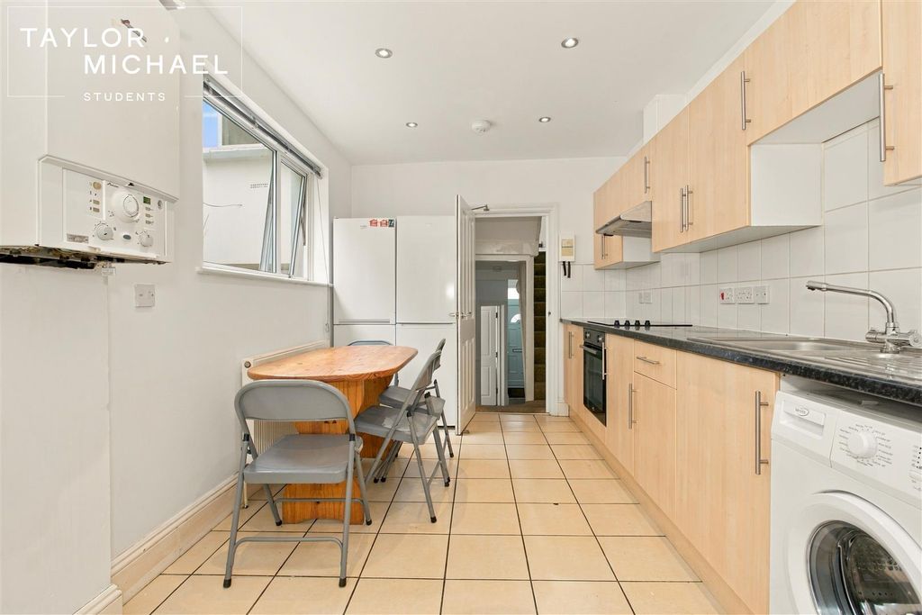 Property photo 3 of 23 Kitchen/Dining Area