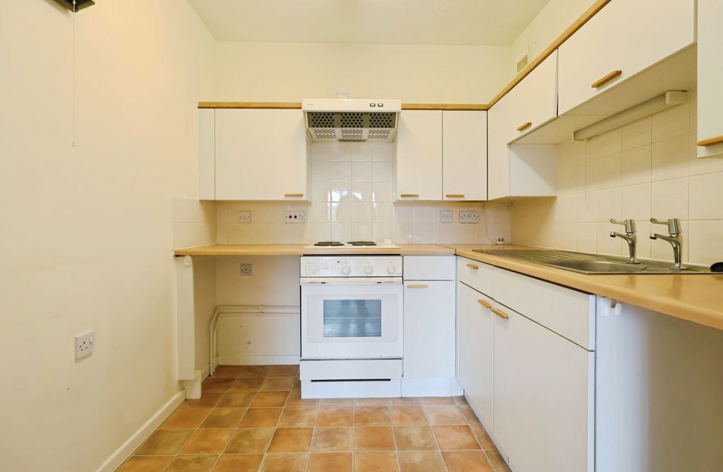 Property photo 2 of 25
