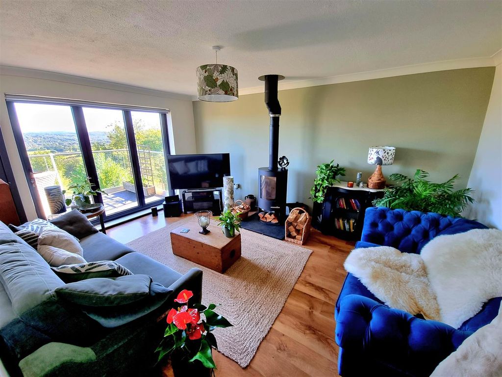 Property photo 2 of 27 Sitting Room.Jpg