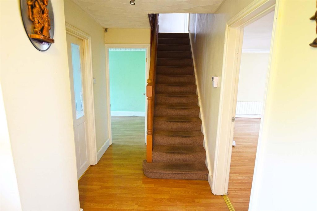 Property photo 2 of 17 Hallway