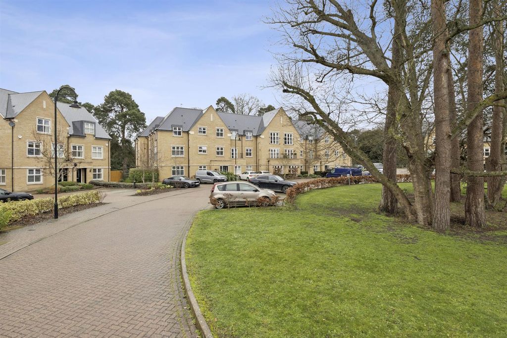 Property photo 2 of 15 103533_Flat 18 Chambord House Queenswood Crescent