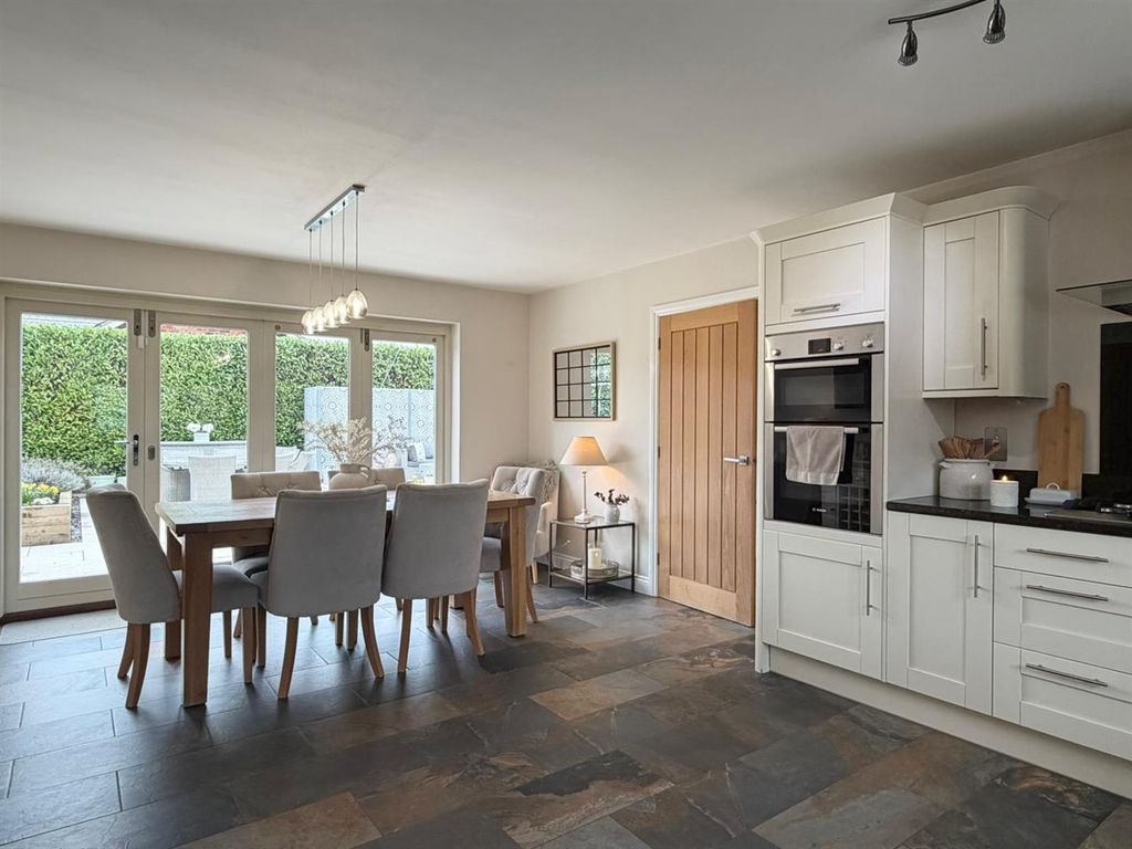 Property photo 3 of 34