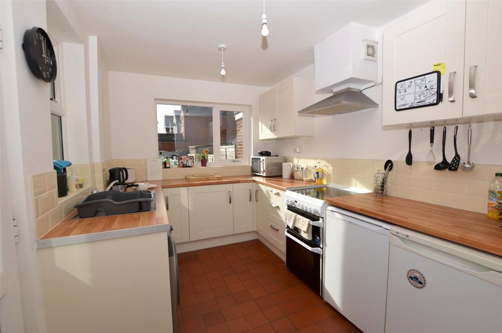 Property photo 2 of 8 Kitchen