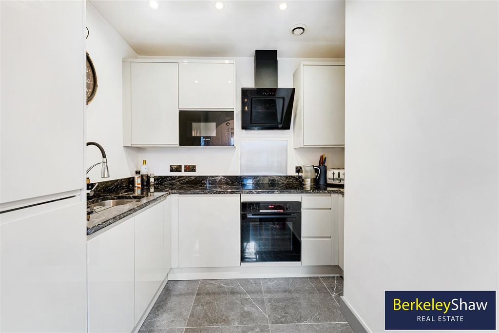 Property photo 3 of 24 Kitchen