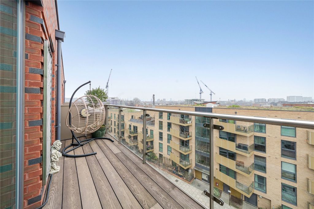 Property photo 2 of 19 Balcony