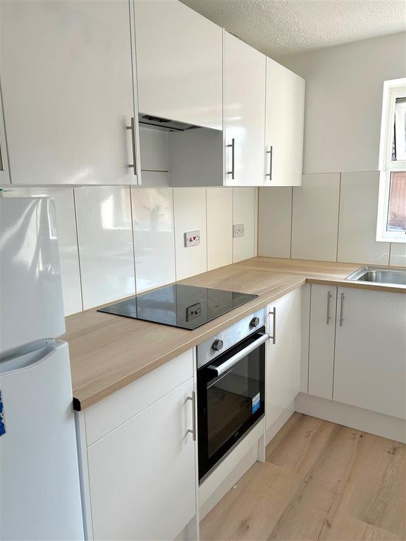 Property photo 3 of 8 Kitchen.Jpg
