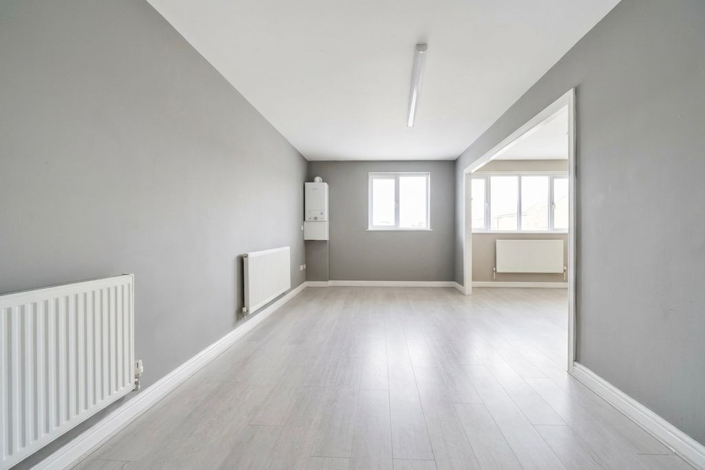 Property photo 2 of 7 Entrance Hall