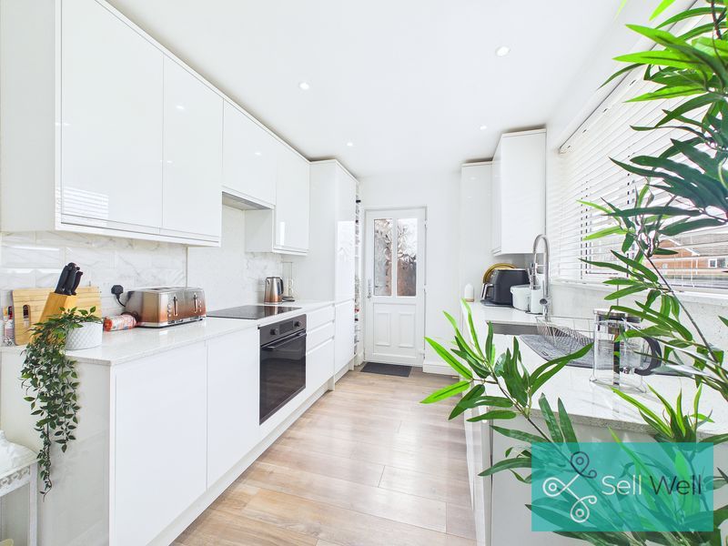 Property photo 3 of 21 Kitchen