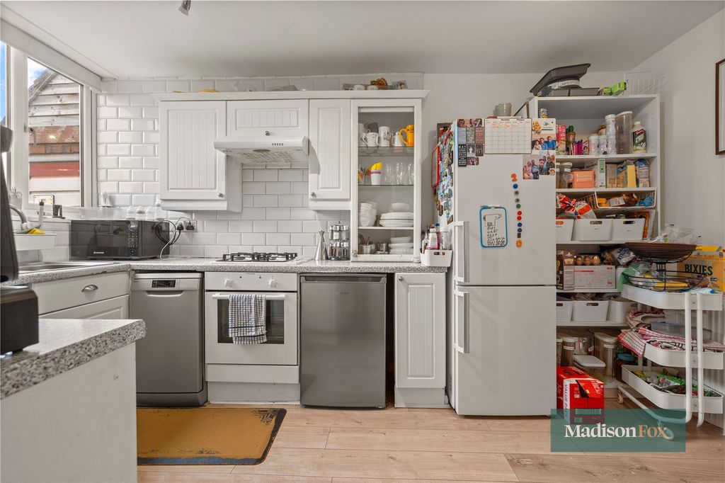 Property photo 3 of 23 Picture No. 02