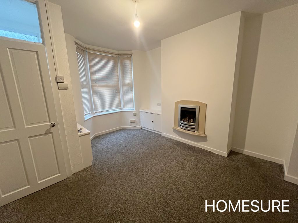 Property photo 2 of 9 Living Space