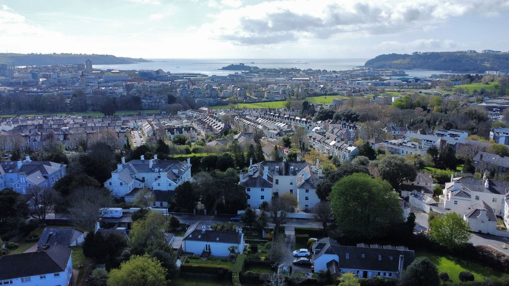 Property photo 2 of 20