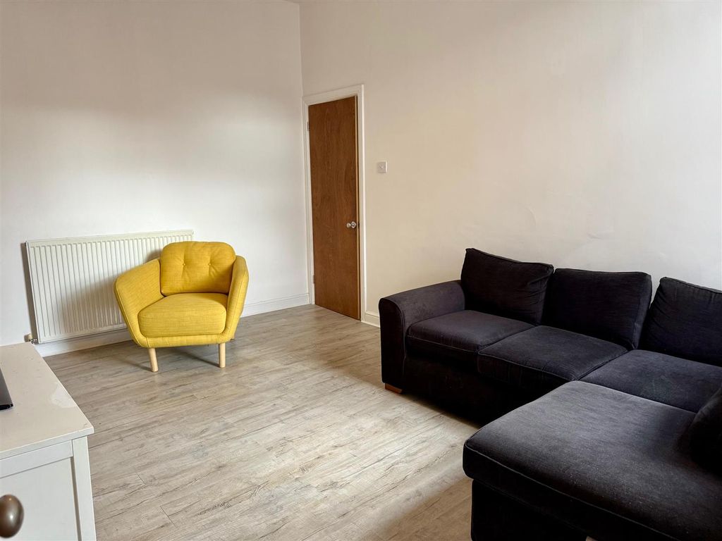 Property photo 3 of 7 Lounge.Jpg