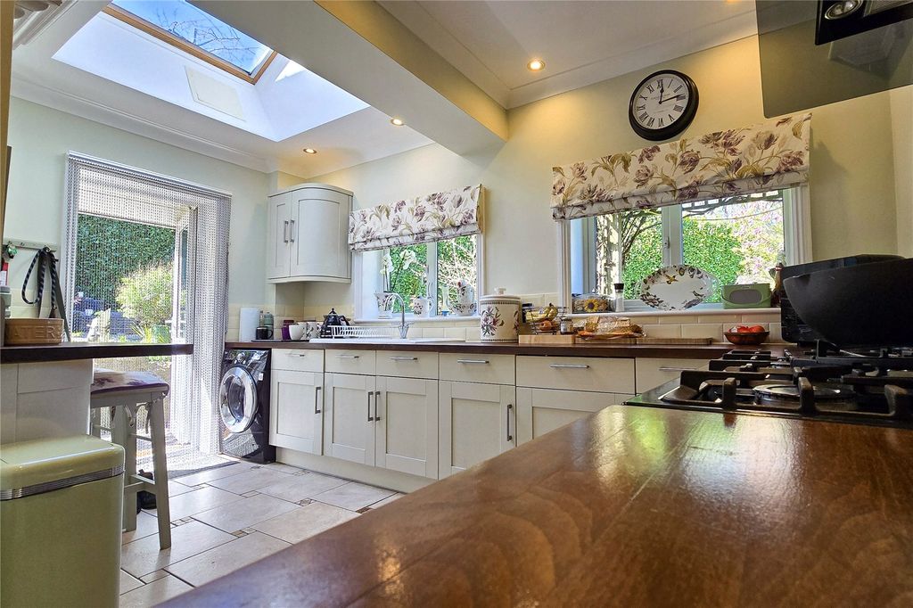 Property photo 2 of 40 Kitchen/Breakfast