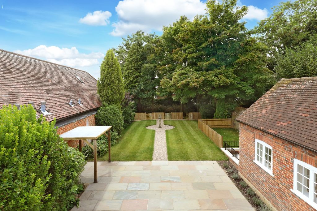 Additional image 11 of 2 bed flat for saleLondon End, Beaconsfield, Buckinghamshire HP9