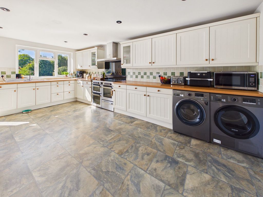 Property photo 2 of 27 Kitchen