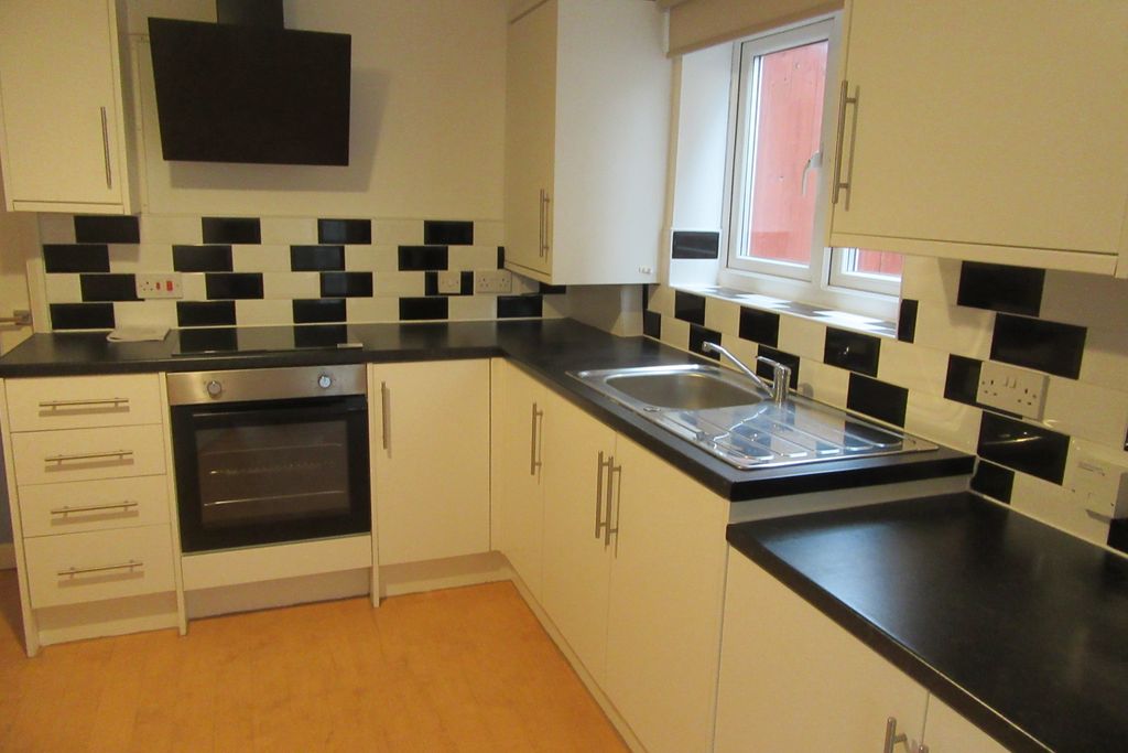 Property photo 3 of 13 Dining Kitchen