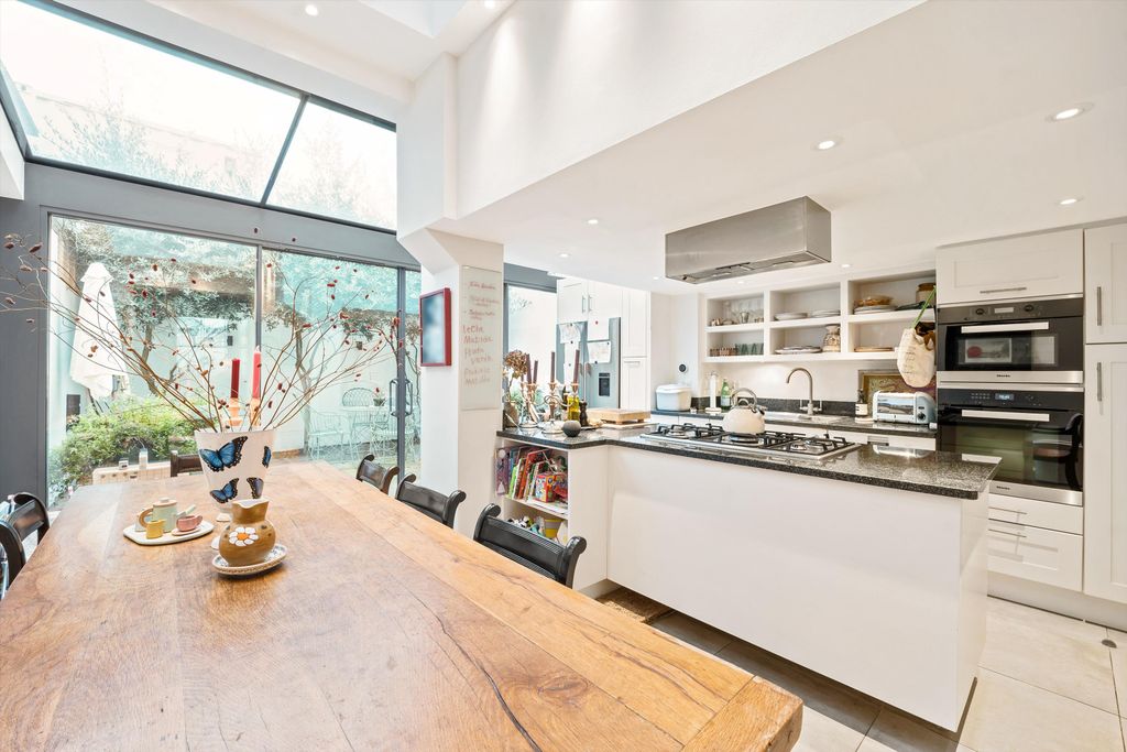 Property photo 1 of 16 Image
