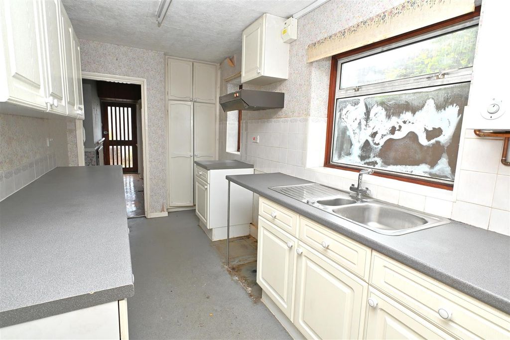 Property photo 2 of 21 Kitchen