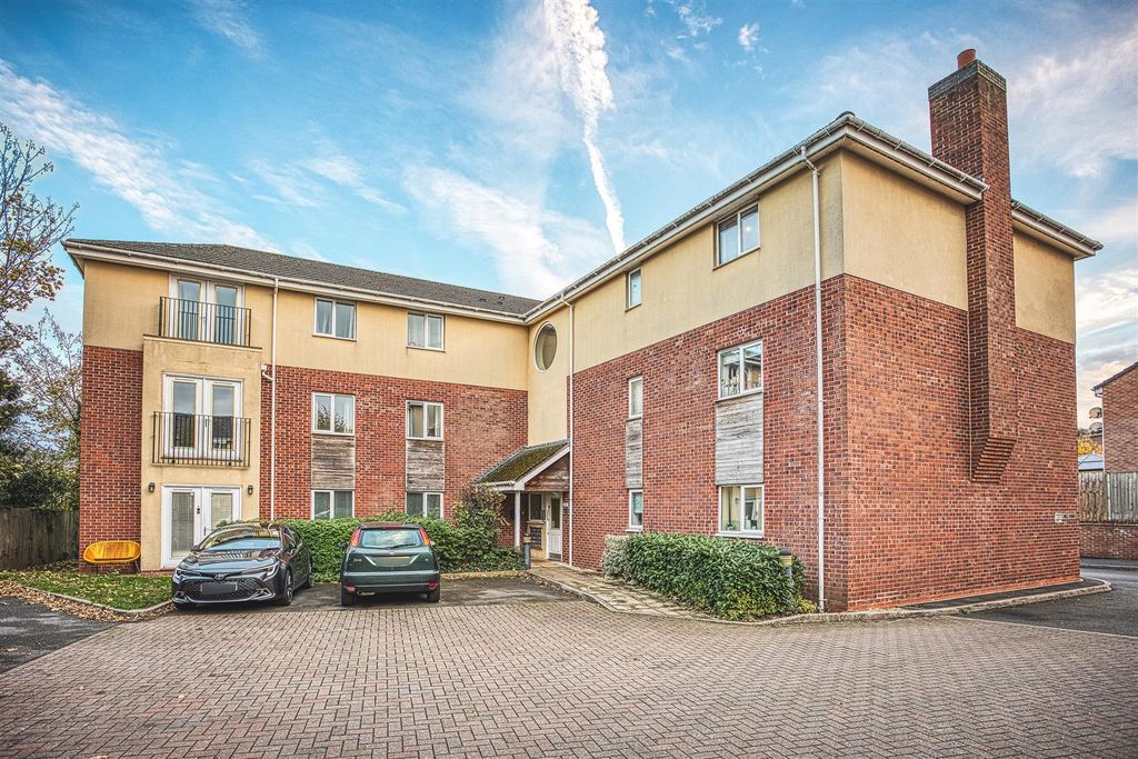 Property photo 2 of 11 2025-10-23 16.38.55-3_Hdr.Jpg