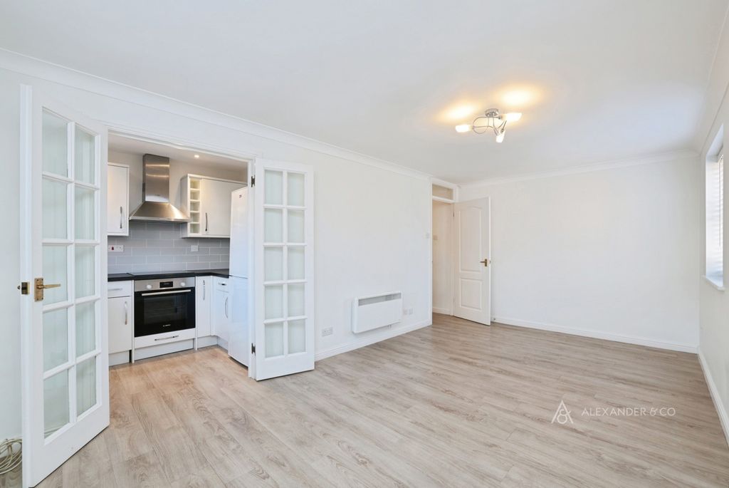 Property photo 2 of 11 Pbox-Img.Jpg