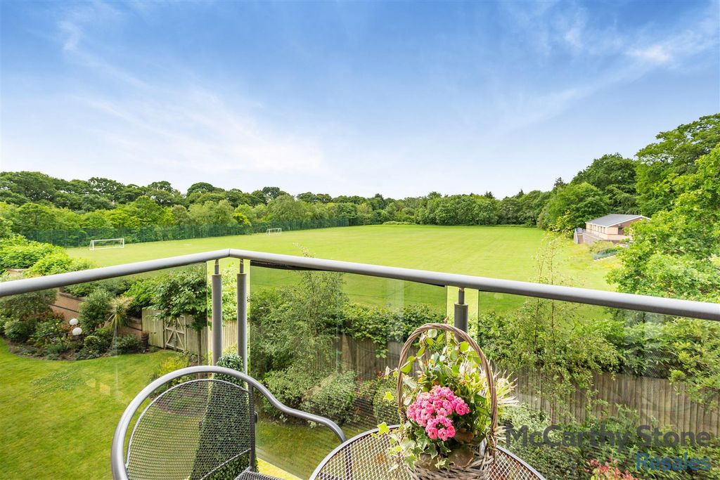 Property photo 1 of 24 8651117-Exterior04.Jpg