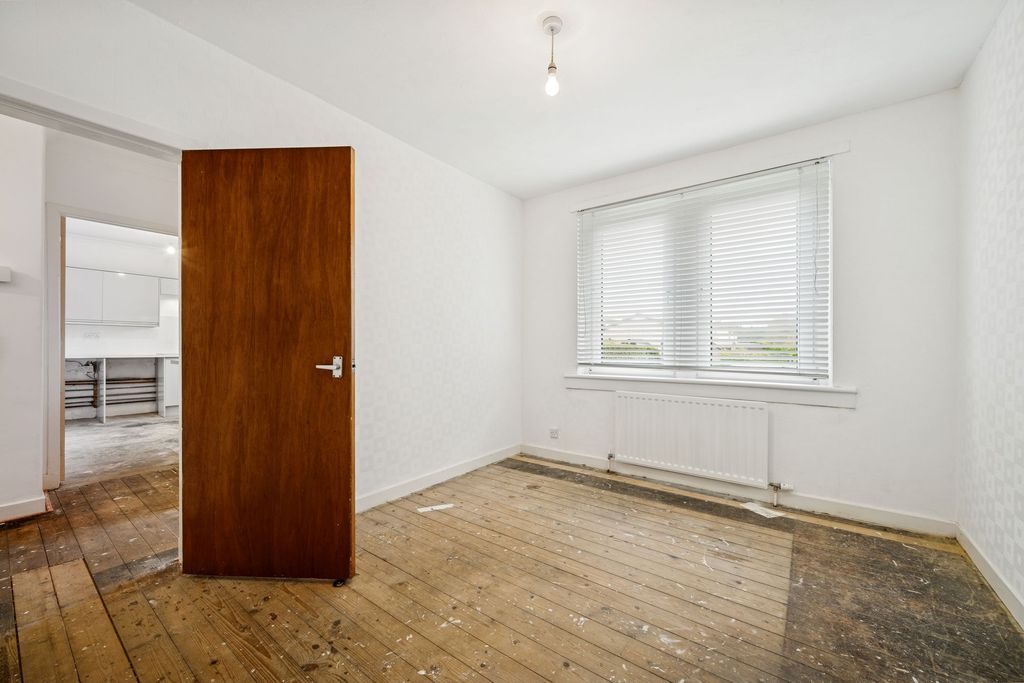 Property photo 3 of 20 Lounge