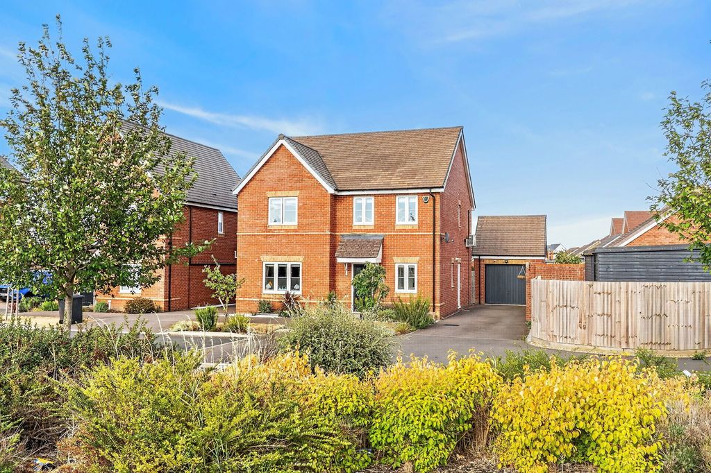 Property photo 1 of 44