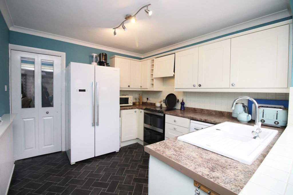 Property photo 2 of 20