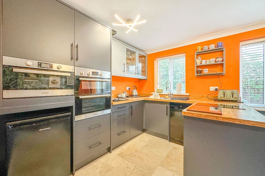 Property photo 3 of 22