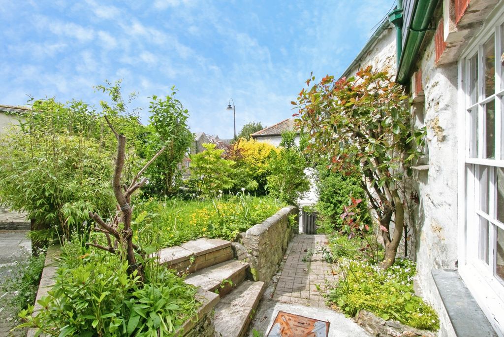 Property photo 3 of 15 Garden