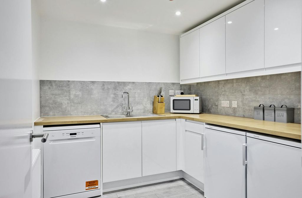 Property photo 3 of 6 Theplacep_405.Jpg