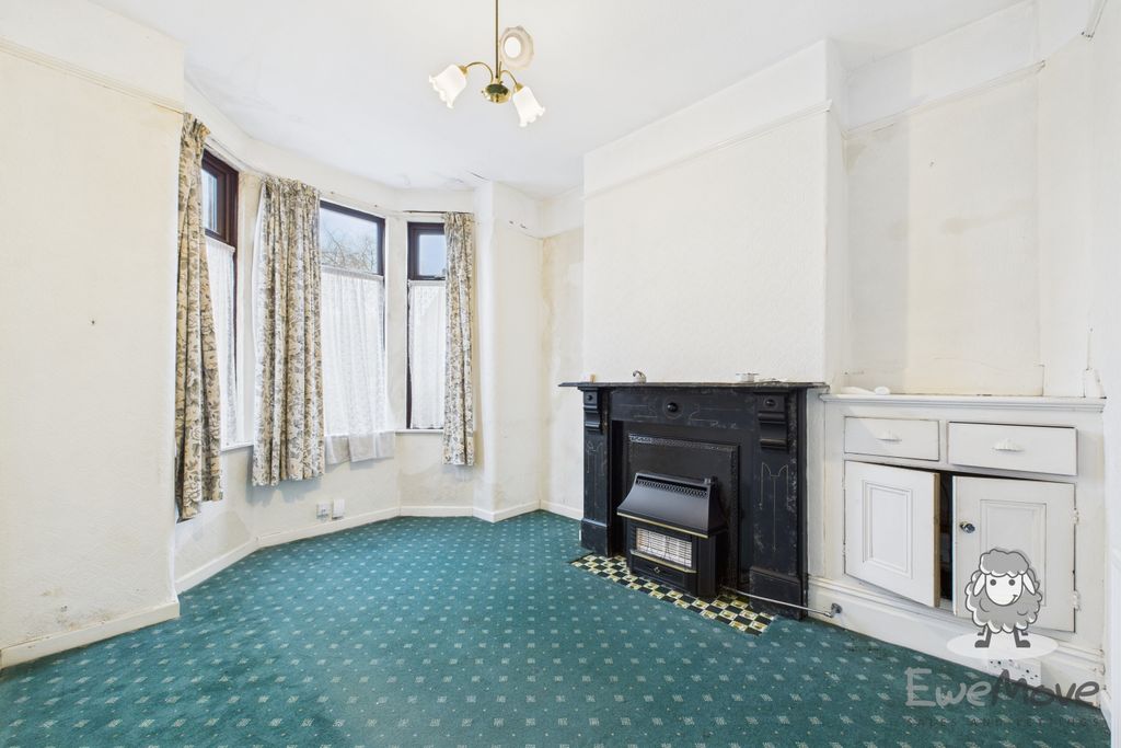 Property photo 2 of 13 7