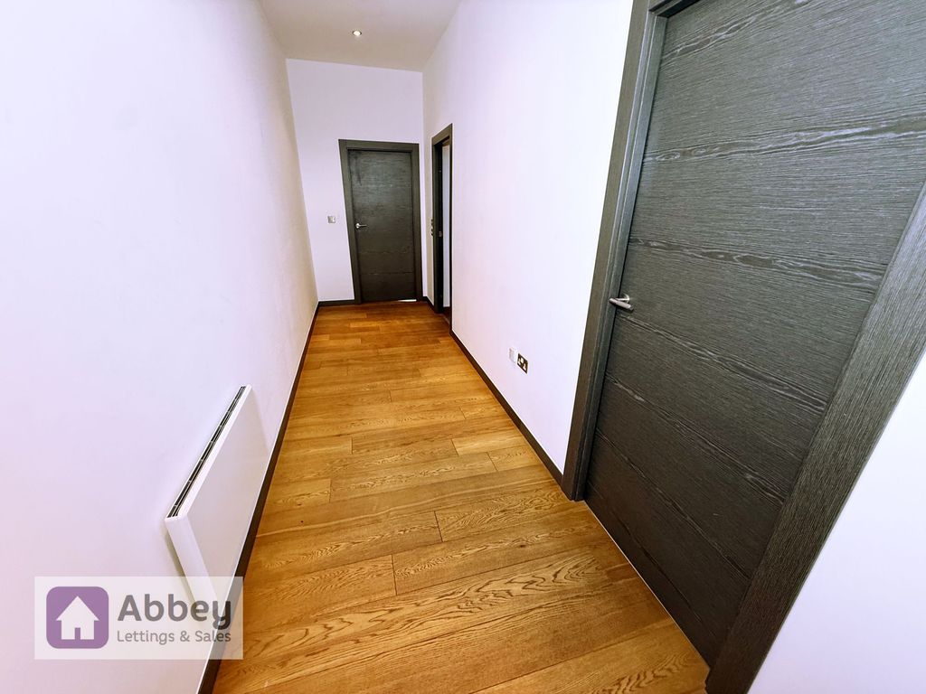 Property photo 3 of 16 Entrance Hall