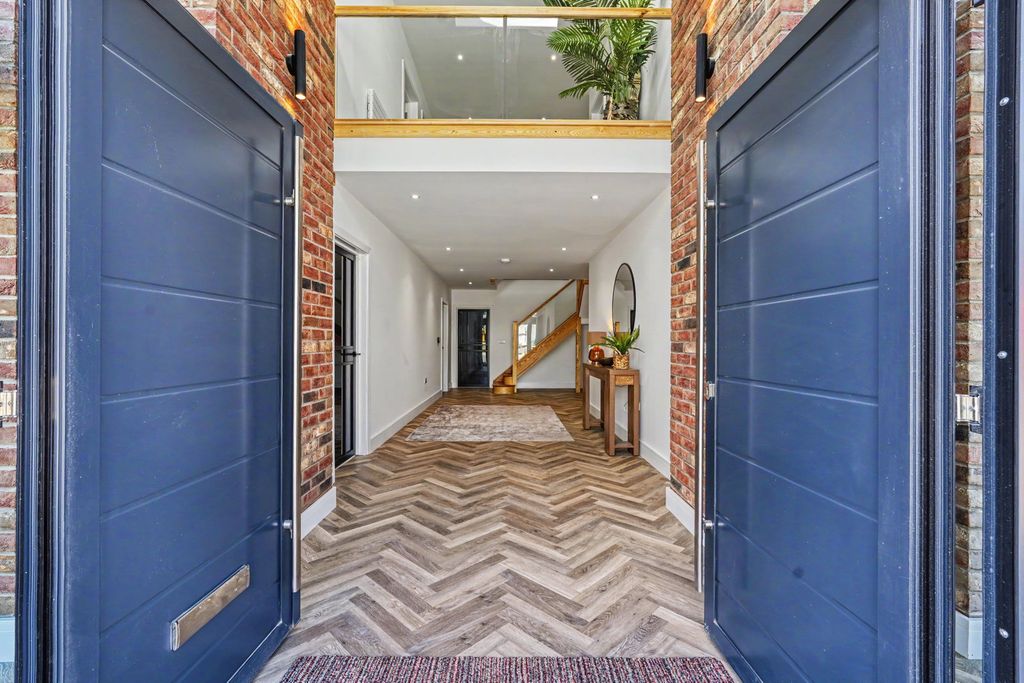 Property photo 3 of 46