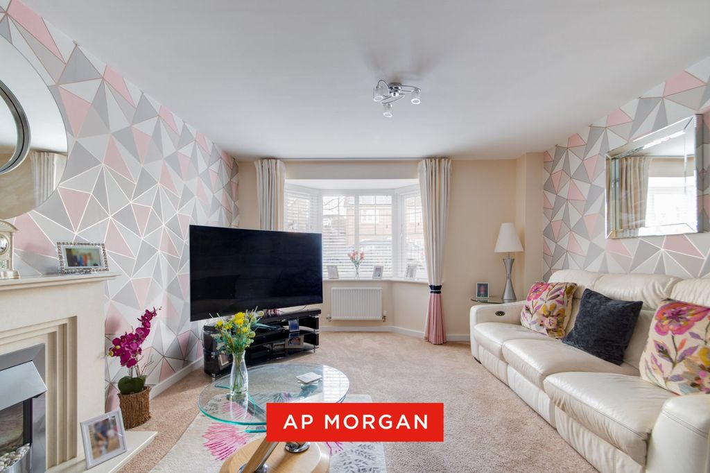 Property photo 2 of 24 Picture No. 15