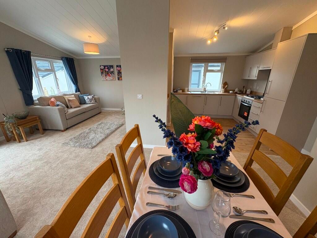 Property photo 3 of 8 Dining Area