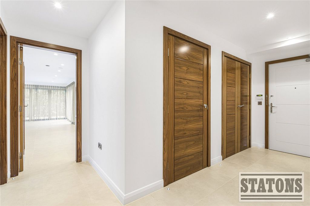 Property photo 2 of 28 Picture No. 09