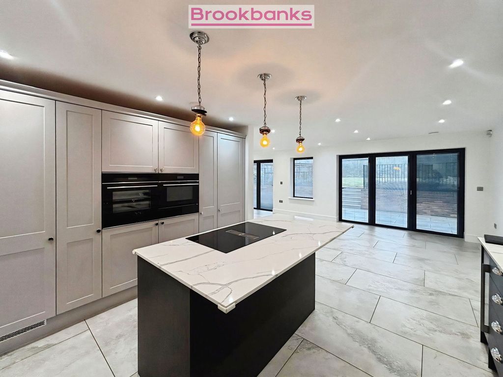 Property photo 1 of 28